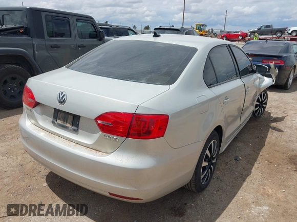 2011 Volkswagen Jetta SE с VIN 3VWBZ7AJ5BM396034, выставлен на аукционе IAAI как лот 42224986 с пробегом 208 344 миль миль и . История ставок и продаж доступна на DreamBid. Изображение 4.