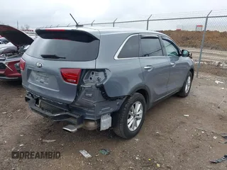 2020 Kia Sorento LX with VIN 5XYPG4A39LG688184, listed as a IAAI auction lot 41539132 with 44,763 mi miles. Bid and sale history available at carsss.com. Image 4.