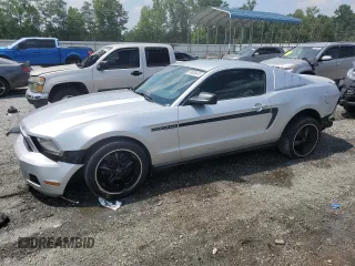 2012 Ford Mustang Premium z VIN 1ZVBP8AMXC5277151, wystawiony jako Copart lot #59338475 z przebiegiem 323 680 mil mil oraz Szkoda całkowita • Salvage title. Historia ofert i sprzedaży dostępna na DreamBid. Obrazek 1.