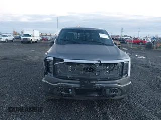 2023 Ford F-150 Lightning Pro z VIN 1FT6W1EV6PWG26596, wystawiony jako IAAI lot #40862334 z przebiegiem 13 857 mil mil oraz . Historia ofert i sprzedaży dostępna na DreamBid. Obrazek 13.