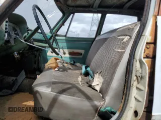 1960 Plymouth Valiant z VIN 1307117456, wystawiony jako Copart lot #48976045 z przebiegiem 20 241 mil mil oraz Czysty tytuł • Clean title. Historia ofert i sprzedaży dostępna na DreamBid. Obrazek 7.