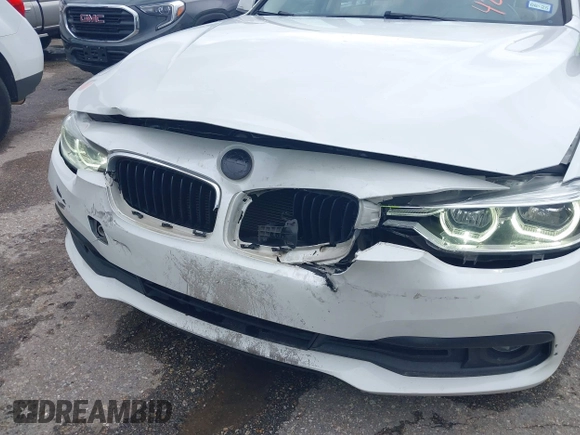 2018 BMW 3 Series 320i z VIN WBA8E1G53JNU90270, wystawiony jako IAAI lot #42183837 z przebiegiem 90 106 mil mil oraz . Historia ofert i sprzedaży dostępna na DreamBid. Obrazek 17.