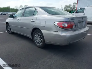 2004 Lexus ES 330 with VIN JTHBA30GX45053526, listed as a IAAI auction lot 41972096 with 264,207 mi miles. Bid and sale history available at carsss.com. Image 3.