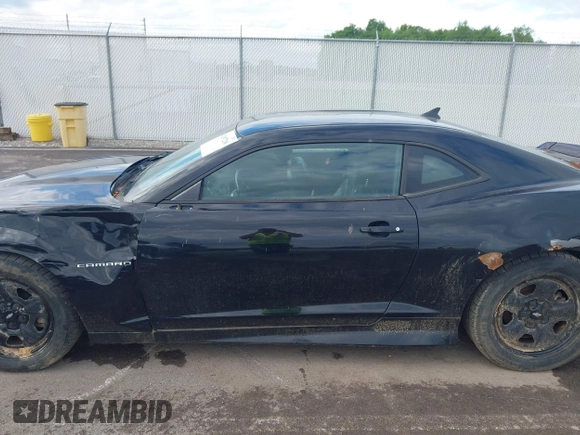 2011 Chevrolet Camaro 2LT z VIN 2G1FC1ED9B9202646, wystawiony jako IAAI lot #42197210 z przebiegiem 177 451 mil mil oraz . Historia ofert i sprzedaży dostępna na DreamBid. Obrazek 15.