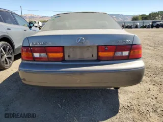 1998 Lexus ES 300 Luxury Sport Sdn with VIN JT8BF28G8W5026683, listed as a Copart auction lot 70980304 with 193,357 mi miles and Salvage Title. Bid and sale history available at carsss.com. Image 6.