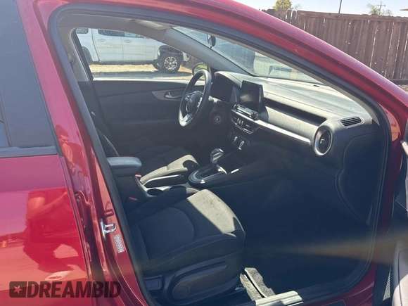2021 Kia Forte LXS z VIN 3KPF24AD6ME359525, wystawiony jako Copart lot #61786145 z przebiegiem 86 508 mil mil oraz Szkoda całkowita • Salvage title. Historia ofert i sprzedaży dostępna na DreamBid. Obrazek 5.