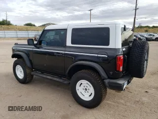 2024 Ford Bronco Heritage Edition z VIN 1FMDE4CH2RLA74426, wystawiony jako Copart lot #76751144 z przebiegiem 629 mil mil oraz Szkoda całkowita • Salvage title. Historia ofert i sprzedaży dostępna na DreamBid. Obrazek 2.