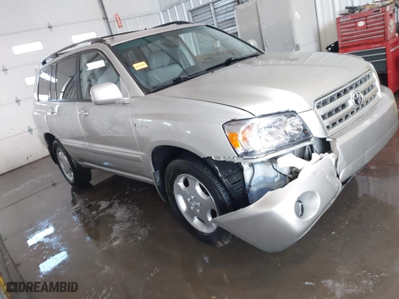 2004 Toyota Highlander with VIN JTEEP21A340057007, listed as a IAAI auction lot 41702526 with 183,608 mi miles. Bid and sale history available at carsss.com. Image 1.
