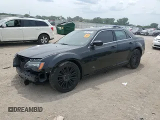 2014 Chrysler 300 S z VIN 2C3CCABG6EH216494, wystawiony jako Copart lot #60810265 z przebiegiem 124 483 mil mil oraz Czysty tytuł • Clean title. Historia ofert i sprzedaży dostępna na DreamBid. Obrazek 1.