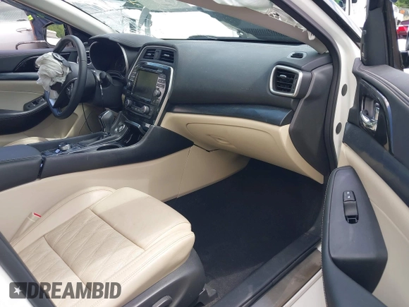 2023 Nissan Maxima Platinum z VIN 1N4AA6FV5PC512973, wystawiony jako IAAI lot #42317887 z przebiegiem 8 067 mil mil oraz . Historia ofert i sprzedaży dostępna na DreamBid. Obrazek 5.