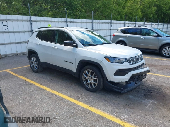 2022 Jeep Compass Latitude Lux with VIN 3C4NJDFB7NT112307, listed as a IAAI auction lot 42330292 with 77,240 mi miles and . Bid and sale history available at DreamBid. Image 1.