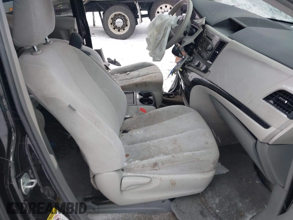 2011 Toyota Sienna LE AAS with VIN 5TDKK3DC3BS113594, listed as a IAAI auction lot 41236977 with 166,156 mi miles. Bid and sale history available at carsss.com. Image 5.
