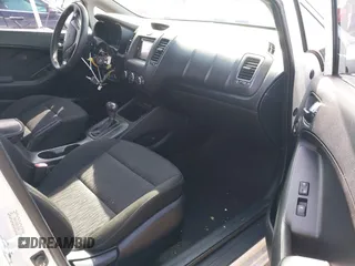 2016 Kia Forte LX with VIN KNAFK4A6XG5574596, listed as a IAAI auction lot 41641410 with 98,898 mi miles. Bid and sale history available at carsss.com. Image 5.