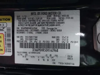 2013 Ford Fusion SE with VIN 3FA6P0HR5DR162968, listed as a IAAI auction lot 41197999 with 196,691 mi miles. Bid and sale history available at carsss.com. Image 9.