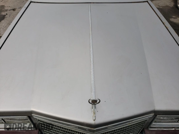 1983 Cadillac Seville z VIN 1G6AS6983DE800569, wystawiony jako Copart lot #62057784 z przebiegiem 50 322 mil mil oraz Czysty tytuł • Clean title. Historia ofert i sprzedaży dostępna na DreamBid. Obrazek 11.