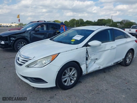 2014 Hyundai Sonata GLS with VIN 5NPEB4AC3EH923678, listed as a IAAI auction lot 41802346 with 137,812 mi miles. Bid and sale history available at carsss.com. Image 2.