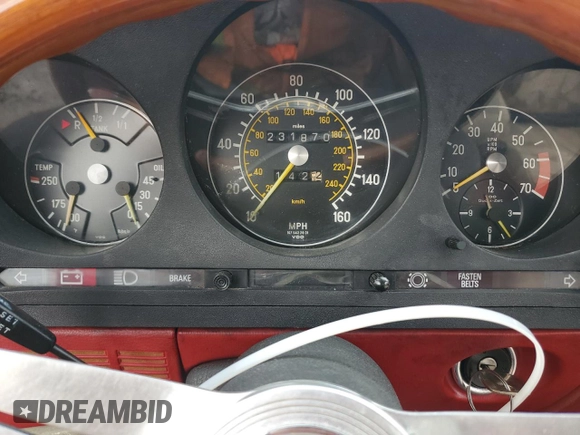 1977 Mercedes-Benz SLC с VIN 10702412017236, выставлен на аукционе Copart как лот 62397525 с пробегом 231 870 миль миль и Чистый • Clean title. История ставок и продаж доступна на DreamBid. Изображение 9.