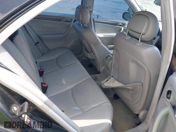 2004 Mercedes-Benz C 230 Kompressor z VIN WDBRF40J64F505984, wystawiony jako IAAI lot #42108989 z przebiegiem 120 383 mil mil oraz . Historia ofert i sprzedaży dostępna na DreamBid. Obrazek 8.