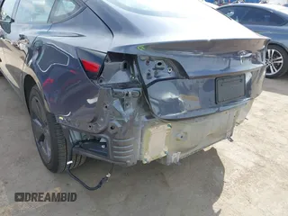 2023 Tesla Model 3 z VIN 5YJ3E1EA5PF700307, wystawiony jako IAAI lot #42034319 z przebiegiem 32 945 mil mil oraz . Historia ofert i sprzedaży dostępna na DreamBid. Obrazek 6.