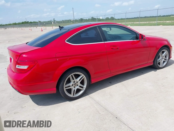 2013 Mercedes-Benz C 250 z VIN WDDGJ4HB3DG099831, wystawiony jako IAAI lot #42430715 z przebiegiem 156 321 mil mil oraz . Historia ofert i sprzedaży dostępna na DreamBid. Obrazek 4.