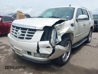 2009 Cadillac Escalade z VIN 1GYFK132X9R248668, wystawiony jako IAAI lot #42387096 z przebiegiem 164 464 mil mil oraz . Historia ofert i sprzedaży dostępna na DreamBid. Obrazek 2.
