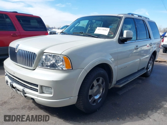 2006 Lincoln Navigator Luxury with VIN 5LMFU28556LJ15137, listed as a IAAI auction lot 41574182 with 1 mi miles. Bid and sale history available at carsss.com. Image 2.