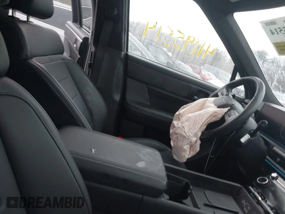2024 Hyundai Santa Fe Calligraphy z VIN 5NMP5DG19RH009430, wystawiony jako IAAI lot #41195514 z przebiegiem 9 099 mil mil oraz . Historia ofert i sprzedaży dostępna na DreamBid. Obrazek 5.