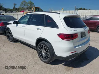 2022 Mercedes-Benz GLC with VIN W1N0G8DB8NV353854, listed as a IAAI auction lot 40655985 with 23,591 mi miles. Bid and sale history available at carsss.com. Image 3.