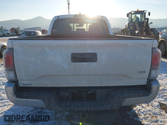 2021 Toyota Tacoma 4WD SR5 with VIN 3TMDZ5BN6MM105593, listed as a IAAI auction lot 41424096 with 39,215 mi miles. Bid and sale history available at carsss.com. Image 17.