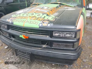 1995 Chevrolet Tahoe z VIN 1GNEC13K8SJ398465, wystawiony jako IAAI lot #41750642 z przebiegiem 233 251 mil mil oraz . Historia ofert i sprzedaży dostępna na DreamBid. Obrazek 6.