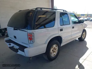 2000 Chevrolet Blazer LT with VIN 1GNDT13W0Y2159624, listed as a IAAI auction lot 42034767 with 132,006 mi miles. Bid and sale history available at carsss.com. Image 4.