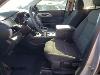 2019 Chevrolet Traverse LS z VIN 1GNERFKW6KJ269043, wystawiony jako Copart lot #53783705 z przebiegiem 98 910 mil mil oraz Nie do naprawy • Non repairable. Historia ofert i sprzedaży dostępna na DreamBid. Obrazek 7.
