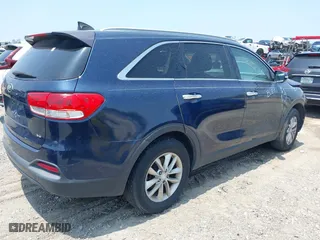 2016 Kia Sorento LX with VIN 5XYPG4A50GG011189, listed as a IAAI auction lot 39441270 with 216,890 mi miles. Bid and sale history available at carsss.com. Image 4.