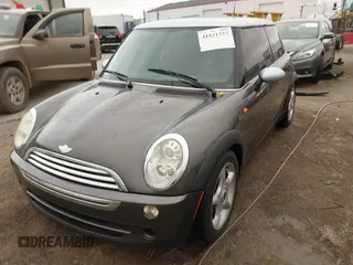 2006 MINI Hardtop z VIN WMWRC33506TK71183, wystawiony jako IAAI lot #41821227 z przebiegiem 87 958 mil mil oraz . Historia ofert i sprzedaży dostępna na DreamBid. Obrazek 6.