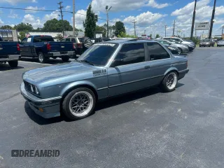 1989 BMW 3 Series 325is z VIN WBAAA2306K4259822, wystawiony jako Copart lot #60571445 z przebiegiem 125 750 mil mil oraz Czysty tytuł • Clean title. Historia ofert i sprzedaży dostępna na DreamBid. Obrazek 2.