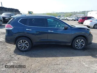 2015 Nissan Rogue SL z VIN 5N1AT2MVXFC797938, wystawiony jako IAAI lot #42129111 z przebiegiem 133 898 mil mil oraz . Historia ofert i sprzedaży dostępna na DreamBid. Obrazek 14.