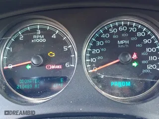 2014 Chevrolet Suburban LT with VIN 1GNSKJE75ER152008, listed as a IAAI auction lot 40938852 with 210,489 mi miles. Bid and sale history available at carsss.com. Image 7.