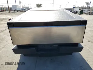 2024 Tesla Cybertruck с VIN 7G2CEHED4RA040048, выставлен на аукционе Copart как лот 61394105 с пробегом 1 646 миль миль и Списание • Salvage title. История ставок и продаж доступна на DreamBid. Изображение 6.