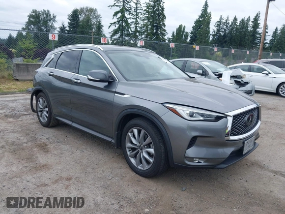 2020 Infiniti QX50 Luxe z VIN 3PCAJ5M1XLF117060, wystawiony jako IAAI lot #42500252 z przebiegiem 63 533 mil mil oraz . Historia ofert i sprzedaży dostępna na DreamBid. Obrazek 1.