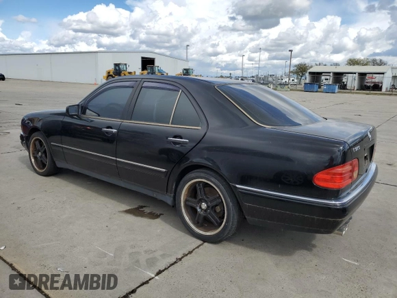 1999 Mercedes-Benz E 320 z VIN WDBJF65H6XA858046, wystawiony jako Copart lot #49115495 z przebiegiem Nie podano mil oraz Czysty tytuł • Clean title. Historia ofert i sprzedaży dostępna na DreamBid. Obrazek 2.