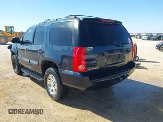 2008 GMC Yukon SLE w/3SA with VIN 1GKFC13C48J115787, listed as a IAAI auction lot 41825682 with 263,533 mi miles. Bid and sale history available at carsss.com. Image 3.
