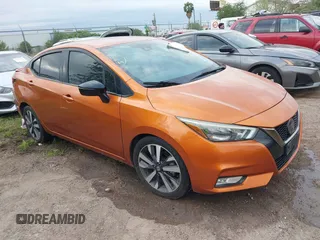 2020 Nissan Versa SR z VIN 3N1CN8FV3LL811639, wystawiony jako IAAI lot #41948112 z przebiegiem 51 756 mil mil oraz . Historia ofert i sprzedaży dostępna na DreamBid. Obrazek 1.
