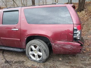 2008 Chevrolet Suburban LTZ with VIN 1GNFK16368R200844, listed as a IAAI auction lot 41722464 with 381,802 mi miles. Bid and sale history available at carsss.com. Image 6.