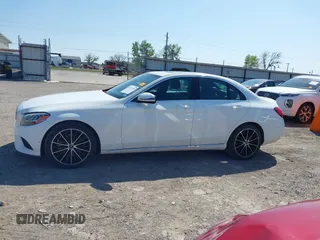 2019 Mercedes-Benz C 300 z VIN 55SWF8DB4KU285419, wystawiony jako IAAI lot #41977720 z przebiegiem 75 156 mil mil oraz . Historia ofert i sprzedaży dostępna na DreamBid. Obrazek 14.