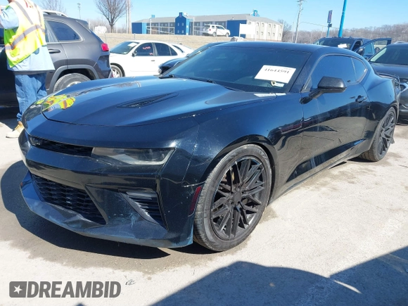 2017 Chevrolet Camaro 1SS z VIN 1G1FF1R7XH0199125, wystawiony jako IAAI lot #41644591 z przebiegiem 110 634 mil mil oraz . Historia ofert i sprzedaży dostępna na DreamBid. Obrazek 2.