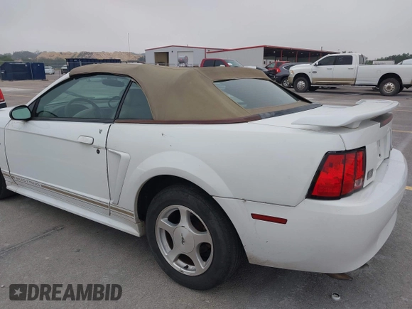 2001 Ford Mustang Deluxe с VIN 1FAFP44471F226003, выставлен на аукционе IAAI как лот 42079409 с пробегом 145 021 миль миль и . История ставок и продаж доступна на DreamBid. Изображение 14.