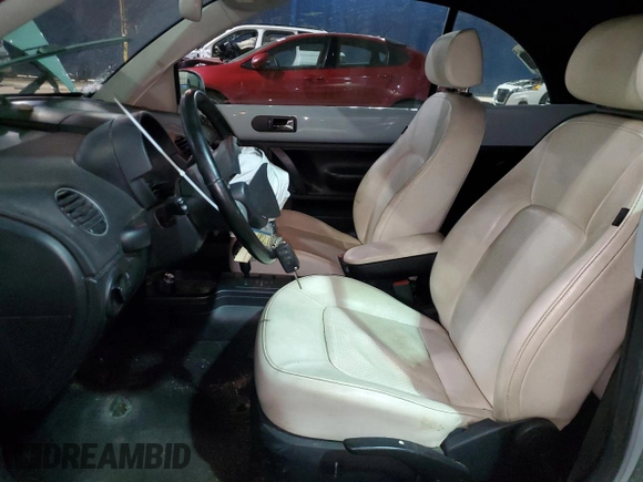 2010 Volkswagen Beetle with VIN 3VWRG3AL0AM004879, listed as a Copart auction lot 84697024 with 128,793 mi miles and Clean Title. Bid and sale history available at DreamBid. Image 7.