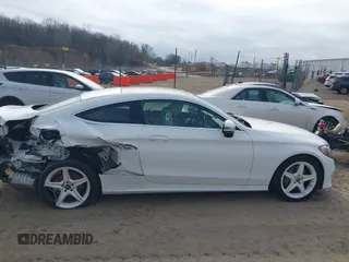 2018 Mercedes-Benz C 300 с VIN WDDWJ4KB9JF707390, выставлен на аукционе IAAI как лот 41541150 с пробегом 92 045 миль миль и . История ставок и продаж доступна на DreamBid. Изображение 13.