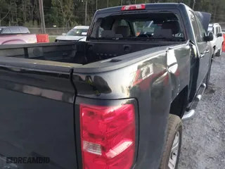 2018 Chevrolet Silverado 1500 LT with VIN 1GCVKREH9JZ115468, listed as a IAAI auction lot 40924644 with 213,059 mi miles. Bid and sale history available at carsss.com. Image 6.