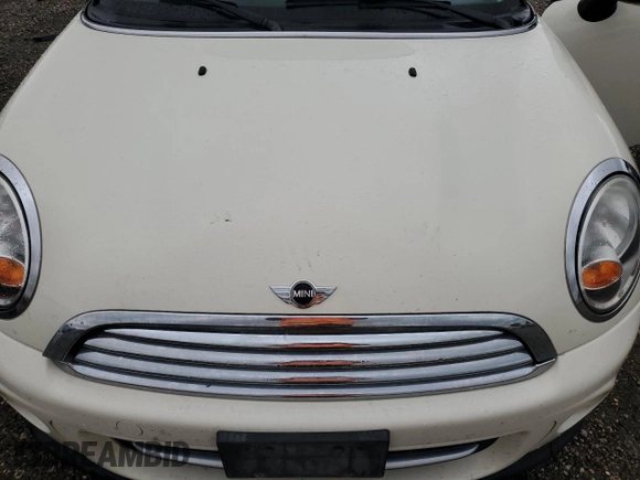 2013 MINI Hardtop z VIN WMWSU3C59DT688460, wystawiony jako Copart lot #55451925 z przebiegiem Nie podano mil oraz Szkoda całkowita • Salvage title. Historia ofert i sprzedaży dostępna na DreamBid. Obrazek 11.